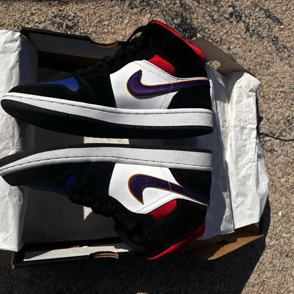 Jordan 1 mid se - Picture 3 of 6